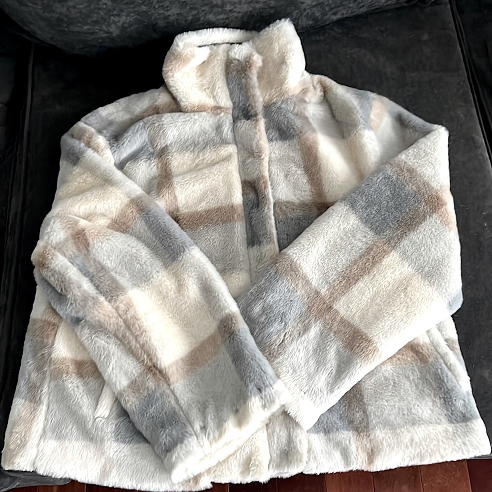 perfect for pretty much any occasion. In excellent condition, never worn.